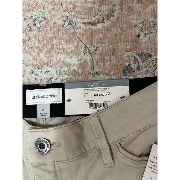 Liz Claiborne Classic Fit Straight Leg Cropped Khaki Pants Size 4 NWT - Picture 5 of 12